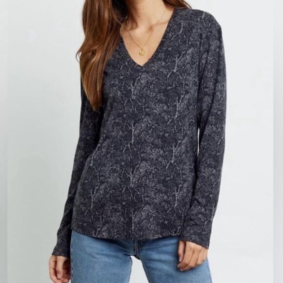 Rails Sami Python Snake Print Charcoal Long Sleeve V-Neck Shirt SIZE XS - Picture 1 of 9